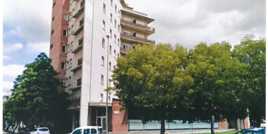 Local de Lloguer ubicat al c/ Riu Güell cantonada c/ Avda. President Josep Tarradellas i Joan cantonada c/ Bernat Boadas 92